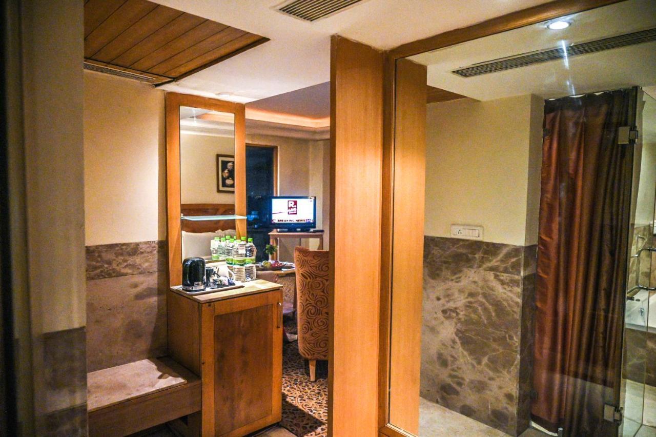คาทรีย่า โฮเต็ล แอนด์ ทาวเวอร์ส Hotel ไฮเดอราบัด ภายนอก รูปภาพ