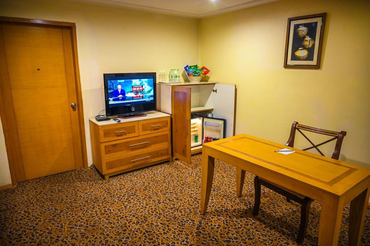 คาทรีย่า โฮเต็ล แอนด์ ทาวเวอร์ส Hotel ไฮเดอราบัด ภายนอก รูปภาพ