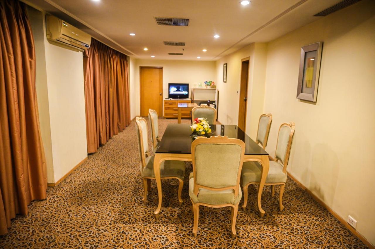 คาทรีย่า โฮเต็ล แอนด์ ทาวเวอร์ส Hotel ไฮเดอราบัด ภายนอก รูปภาพ
