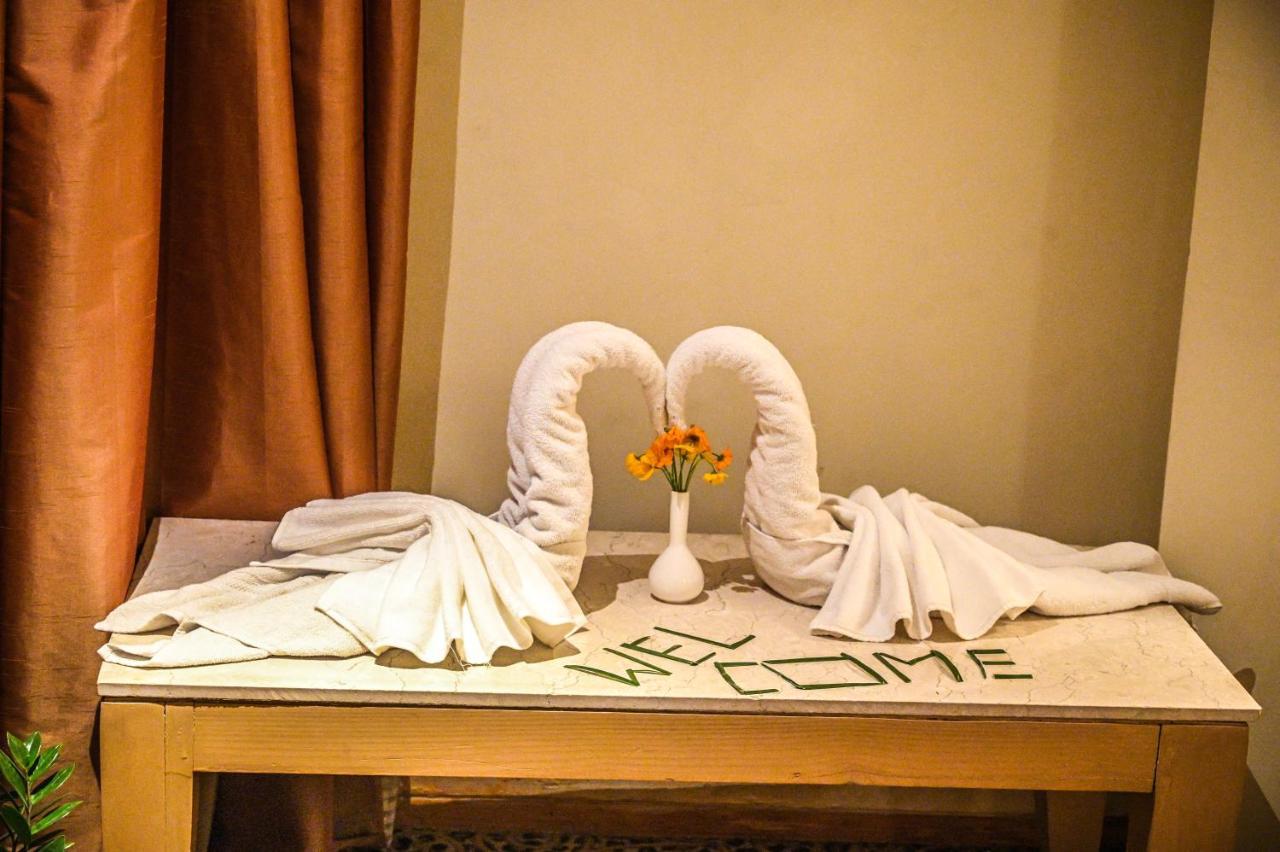 คาทรีย่า โฮเต็ล แอนด์ ทาวเวอร์ส Hotel ไฮเดอราบัด ภายนอก รูปภาพ