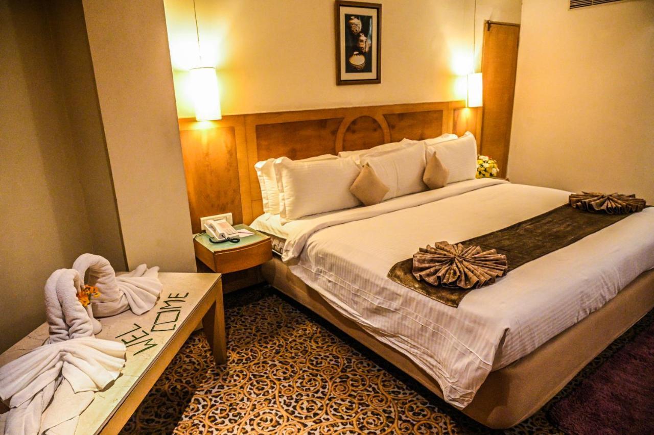 คาทรีย่า โฮเต็ล แอนด์ ทาวเวอร์ส Hotel ไฮเดอราบัด ภายนอก รูปภาพ