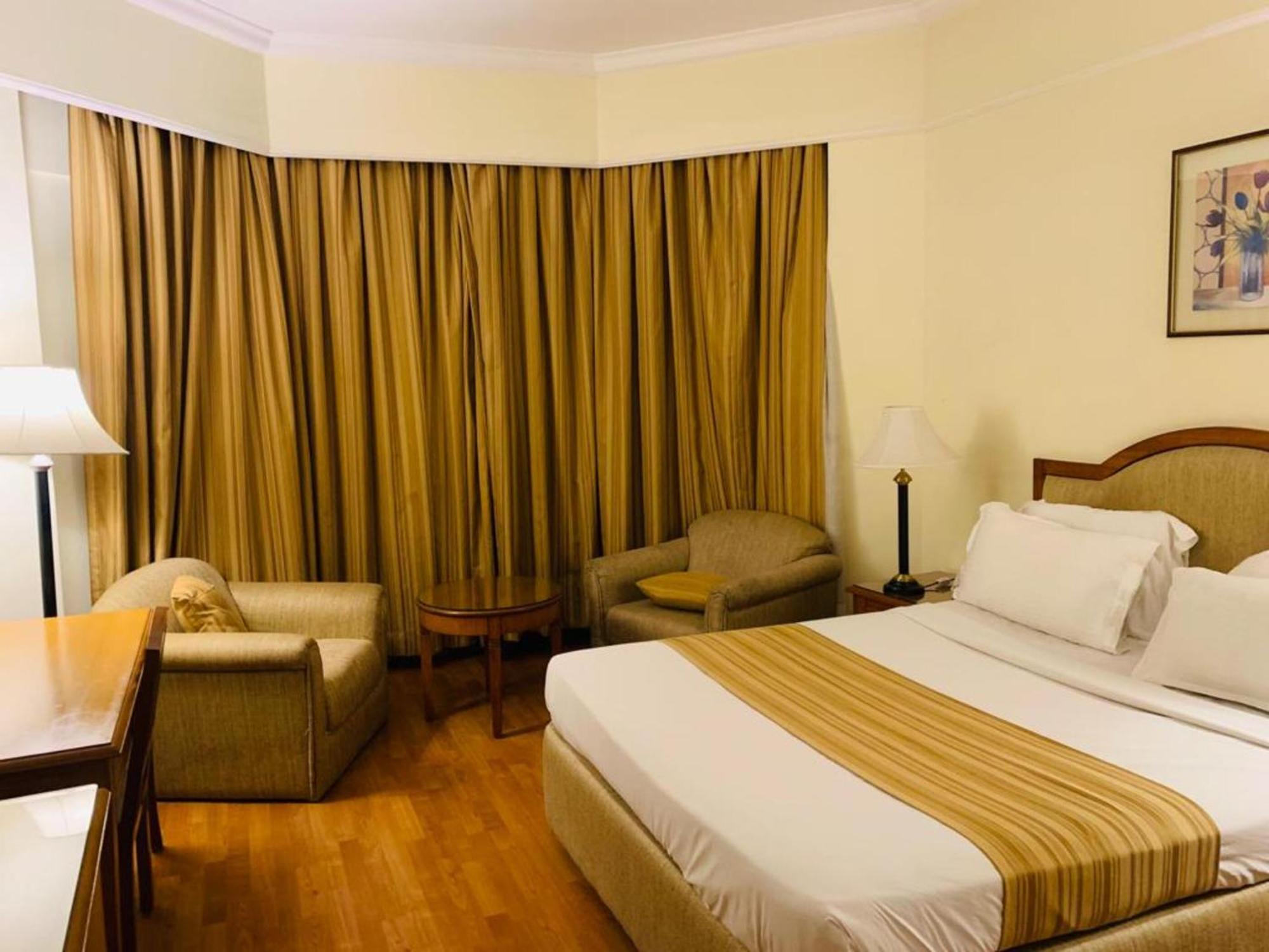 คาทรีย่า โฮเต็ล แอนด์ ทาวเวอร์ส Hotel ไฮเดอราบัด ภายนอก รูปภาพ