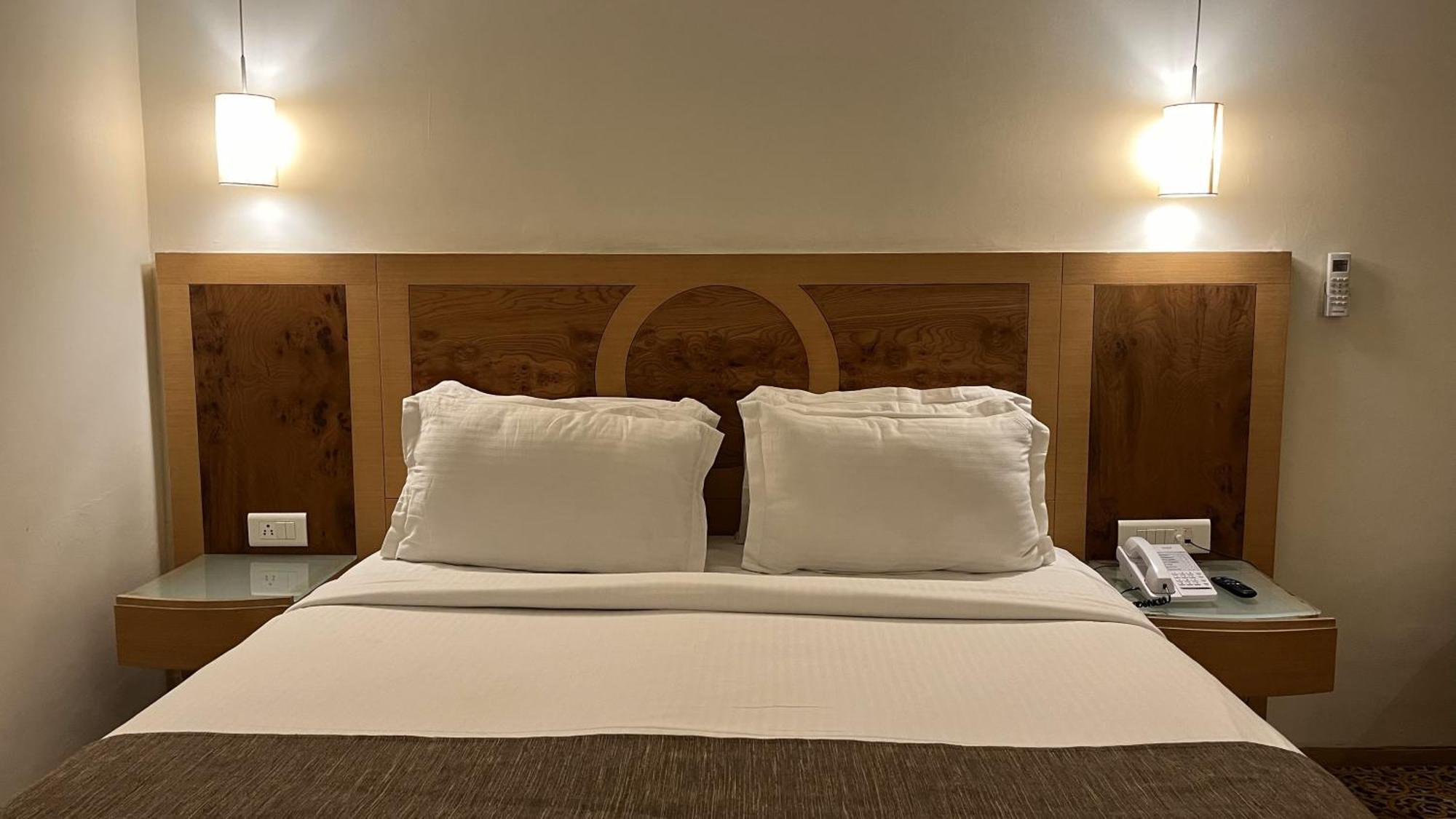 คาทรีย่า โฮเต็ล แอนด์ ทาวเวอร์ส Hotel ไฮเดอราบัด ภายนอก รูปภาพ