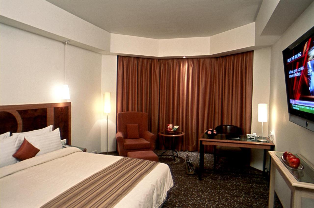 คาทรีย่า โฮเต็ล แอนด์ ทาวเวอร์ส Hotel ไฮเดอราบัด ภายนอก รูปภาพ
