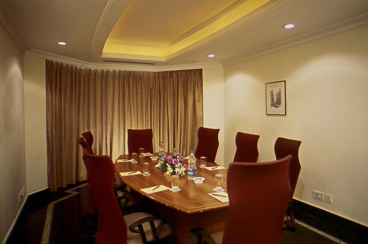 คาทรีย่า โฮเต็ล แอนด์ ทาวเวอร์ส Hotel ไฮเดอราบัด ภายนอก รูปภาพ