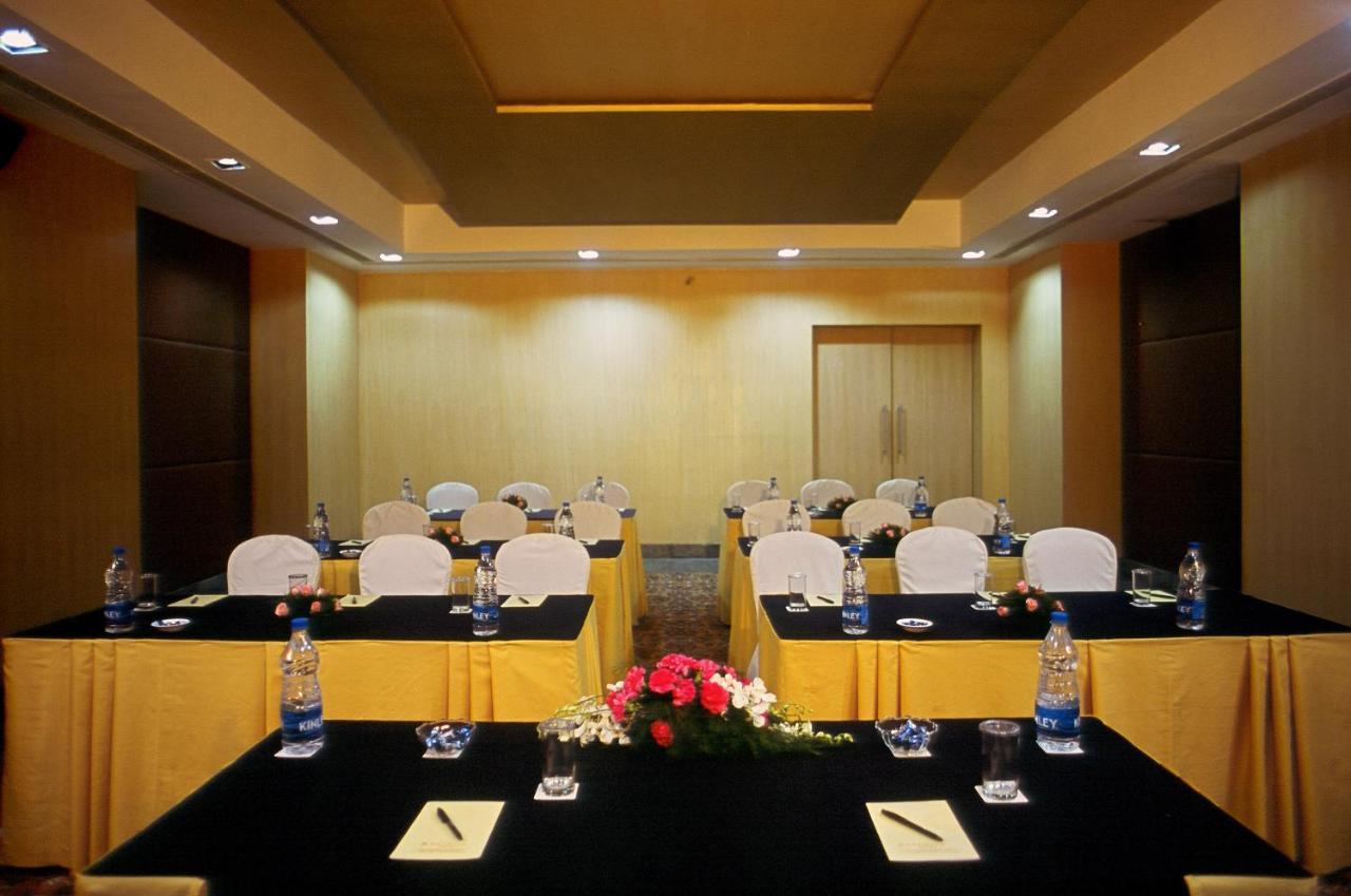 คาทรีย่า โฮเต็ล แอนด์ ทาวเวอร์ส Hotel ไฮเดอราบัด ภายนอก รูปภาพ
