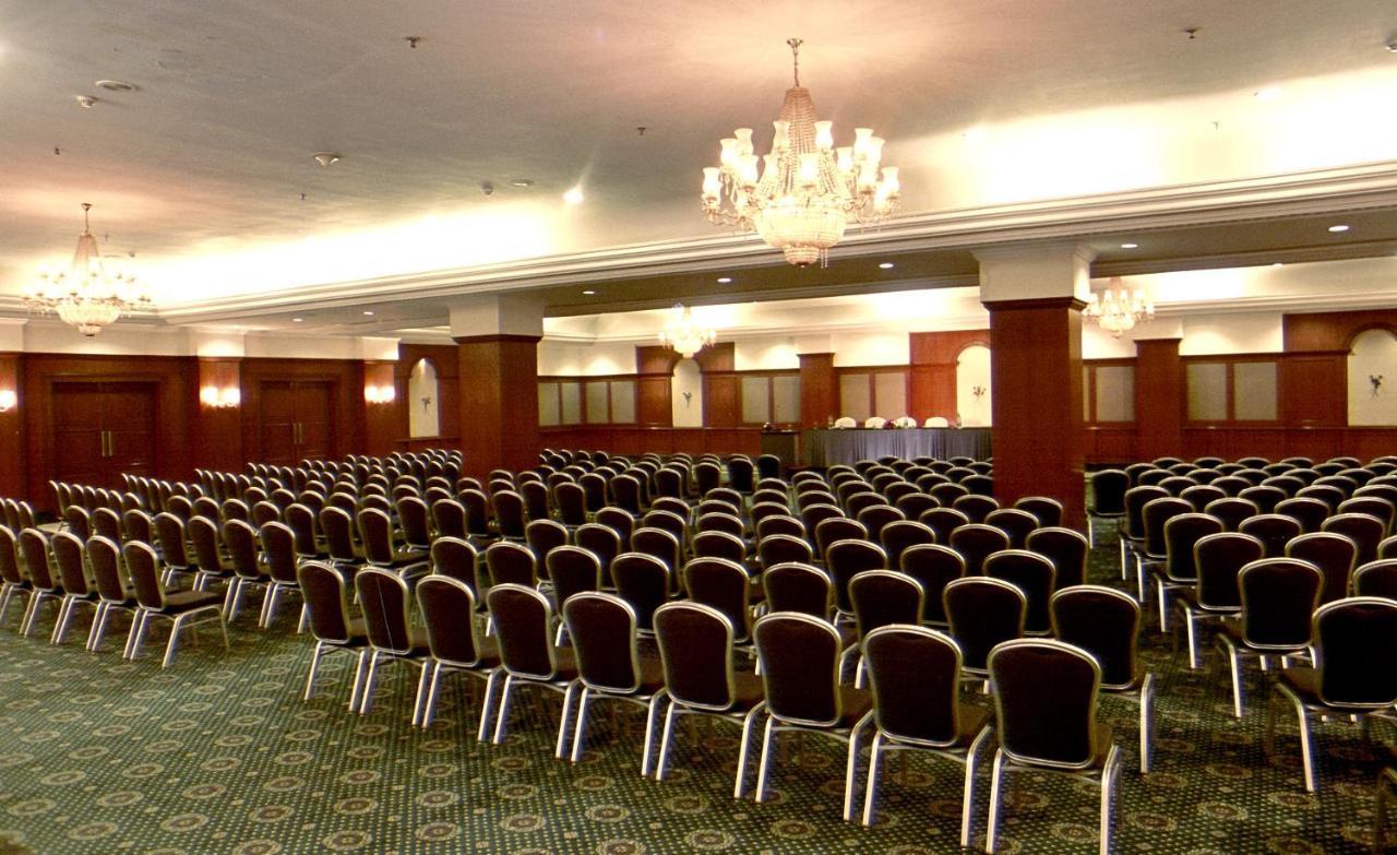 คาทรีย่า โฮเต็ล แอนด์ ทาวเวอร์ส Hotel ไฮเดอราบัด ภายนอก รูปภาพ